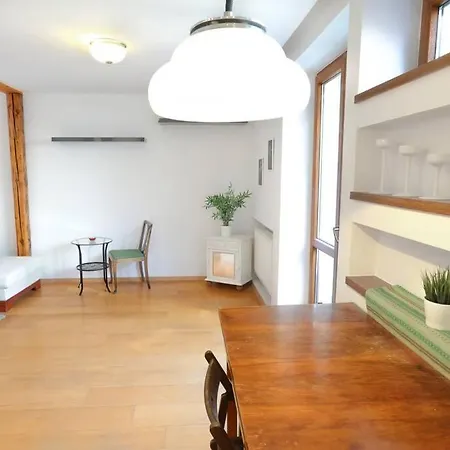 Charming And Bright- Golden Apartments- Old Town -Main Train Station Apartament Kraków