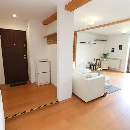 Charming And Bright- Golden Apartments- Old Town -Main Train Station *
