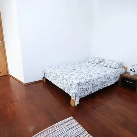 Charming And Bright- Golden Apartments- Old Town -Main Train Station