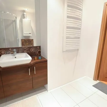 Charming And Bright- Golden Apartments- Old Town -Main Train Station *