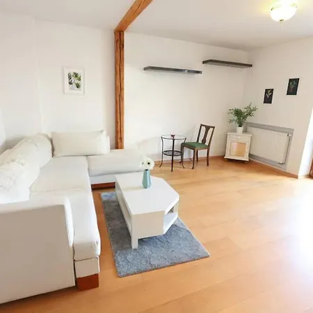 Charming And Bright- Golden Apartments- Old Town -Main Train Station 아파트 *