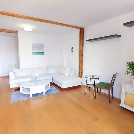 Charming And Bright- Golden Apartments- Old Town -Main Train Station Apartament